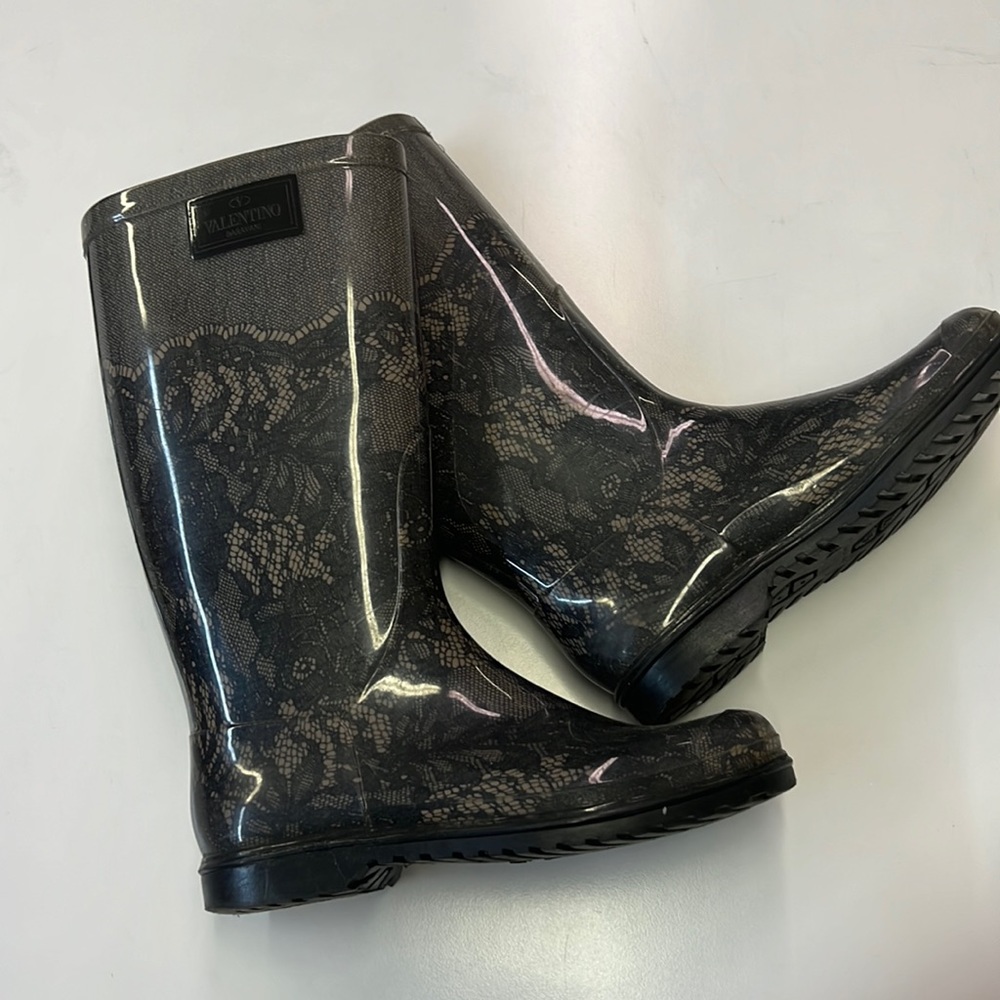 VALENTINO RAIN BOOTS SIZE 38, Feminine Lace Pattern Rubber Boots
